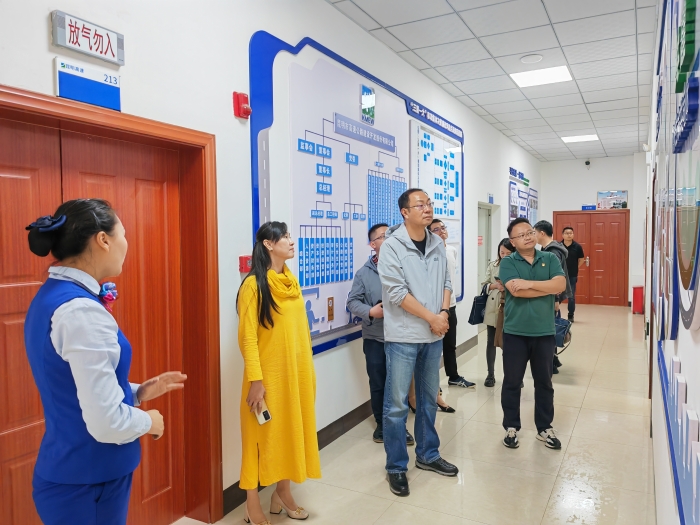 参观廉韵高速主阵地(1)(1)