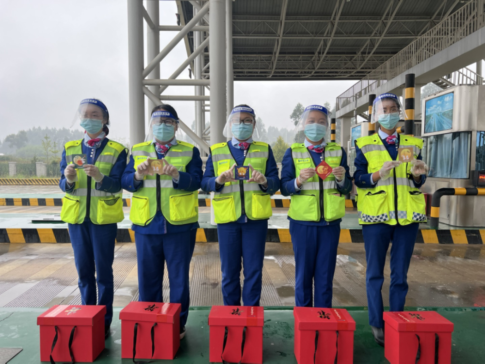 慰问东南绕公司一线干部职工